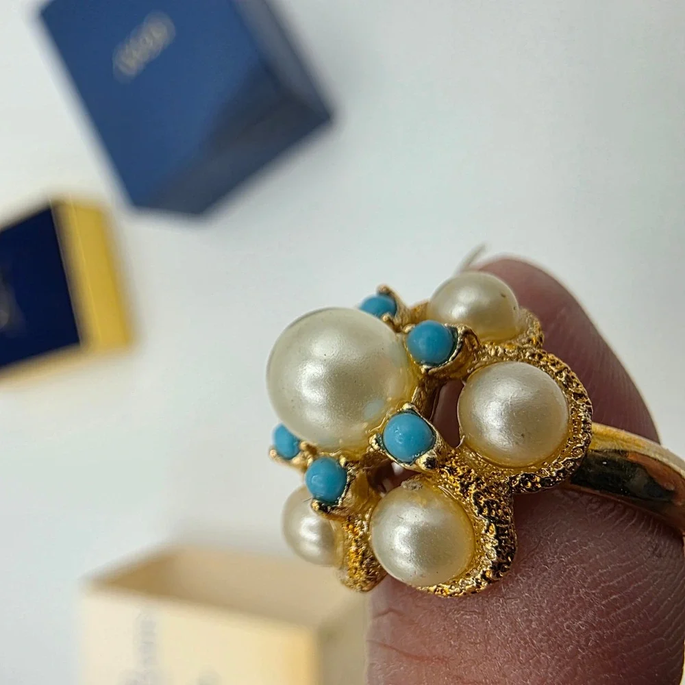 Avon Womens Lustre Ring Faux Pearl Turquoise Accent Vintage 1972 Gold Tone Small
